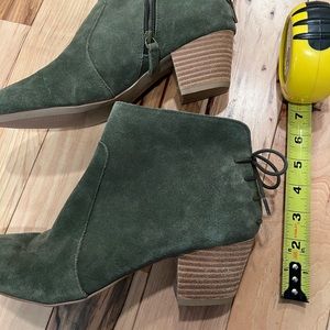 Tahari Bootie, green suede, size 10, never worn